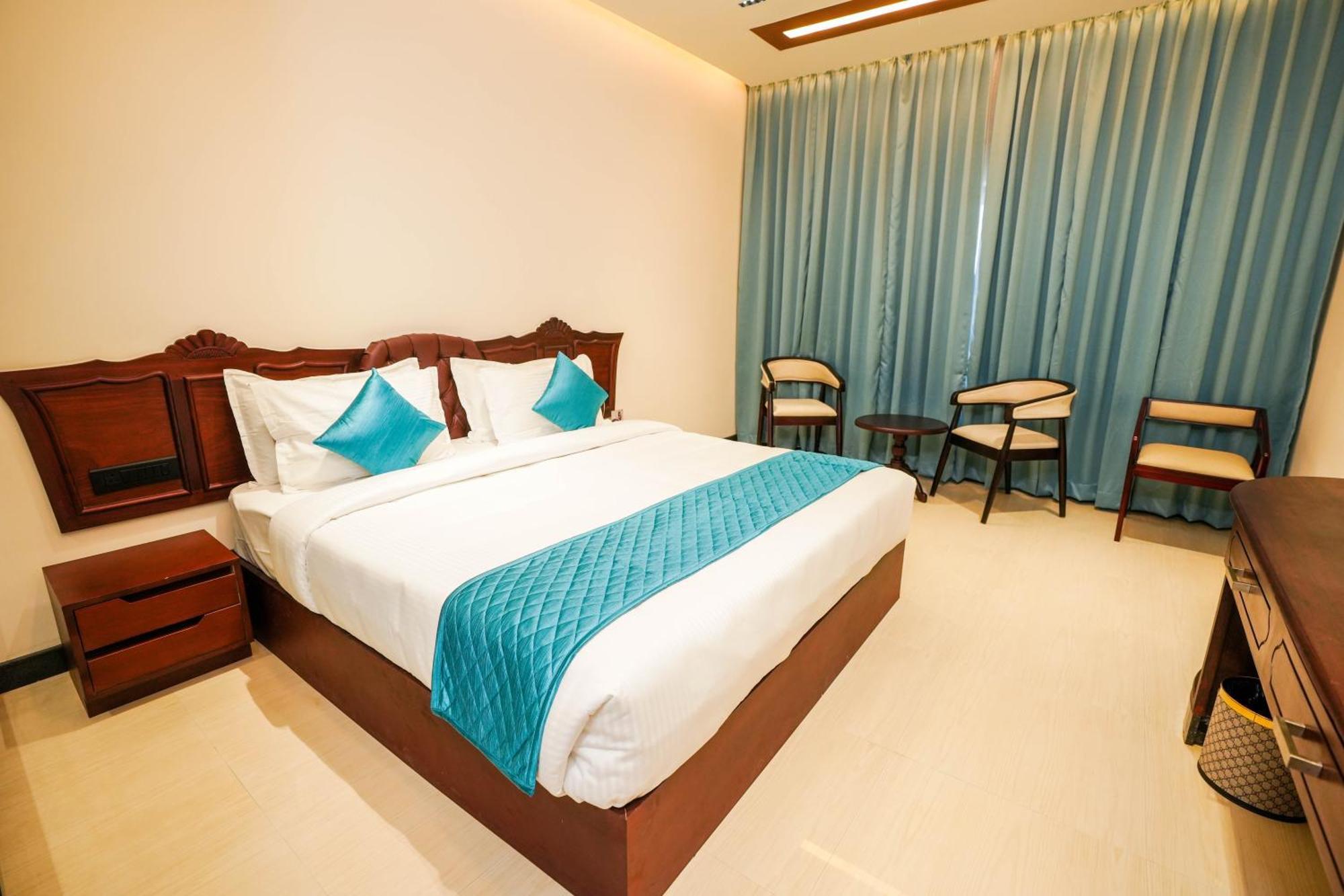 Blue Castle Hotel Thiruvananthapuram Eksteriør billede