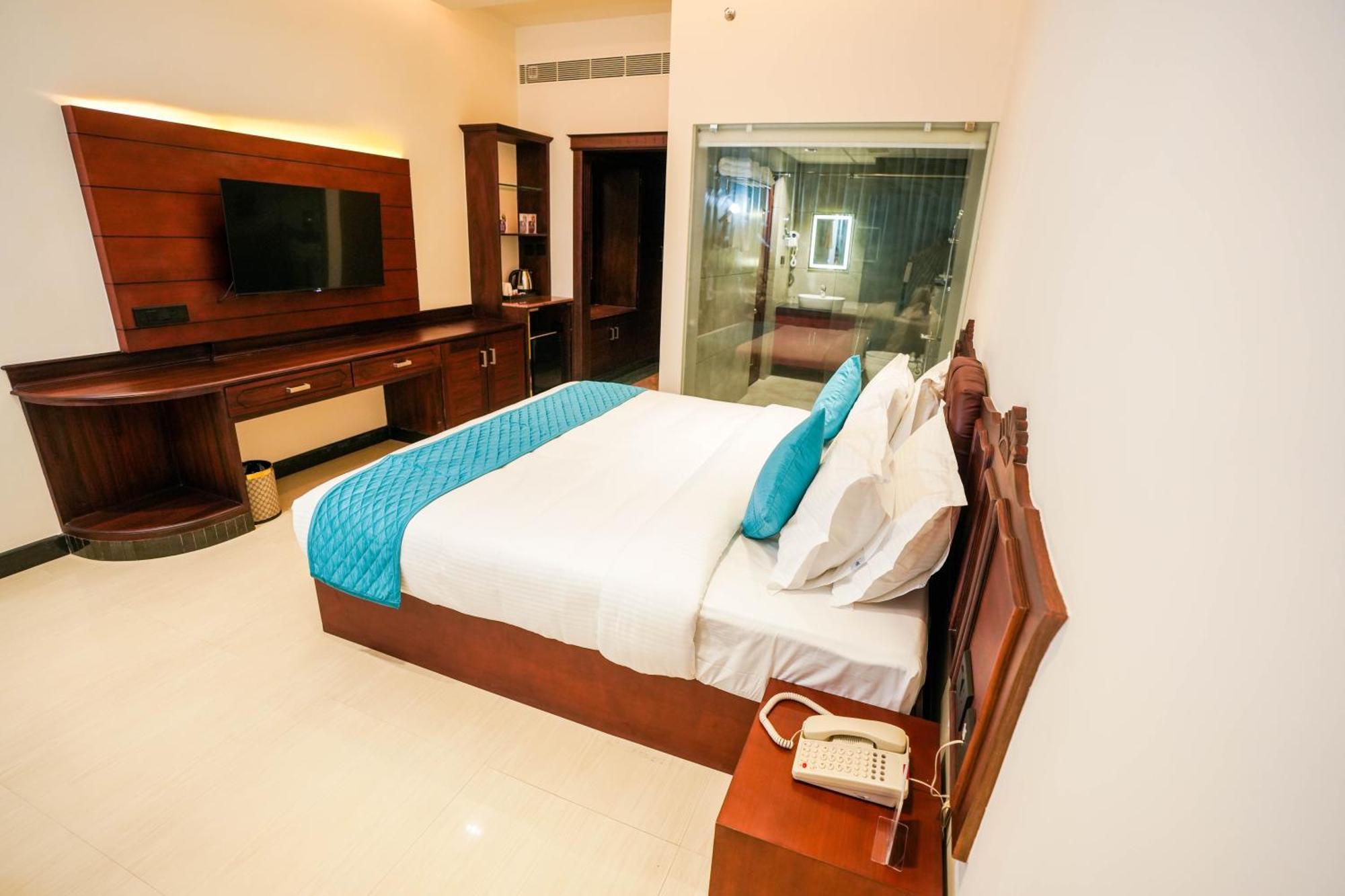 Blue Castle Hotel Thiruvananthapuram Eksteriør billede