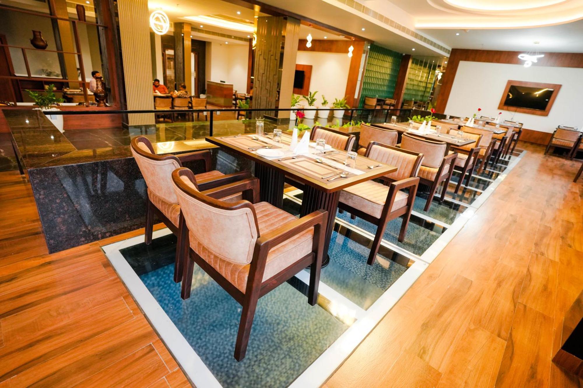 Blue Castle Hotel Thiruvananthapuram Eksteriør billede